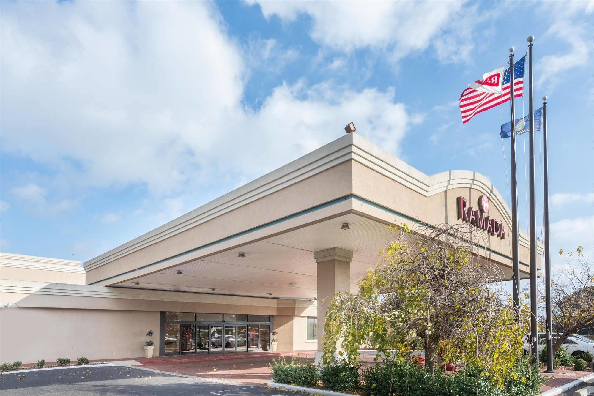 Ramada Overland Park Mission Luaran gambar